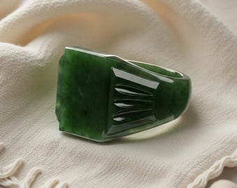 Chevalière en jade néphrite de la Colombie-Britannique massif, anneau en pierre verte sculptée avec motif bouclier, grosse bague pour homme, bijoux en jade canadien naturel, J64