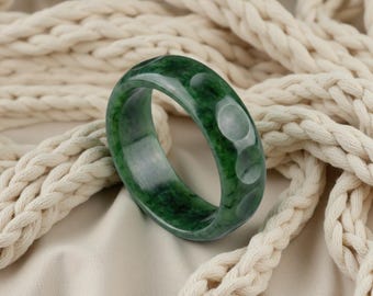 Bague à facettes en jade massif de la Colombie-Britannique de qualité supérieure - Bague géométrique en néphrite sculptée à la main - Bijoux minimalistes en pierre verte - J72