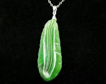 Jade néphrite canadien sculpté à la main, breloque feuille de jade verte, bijoux nature minimalistes