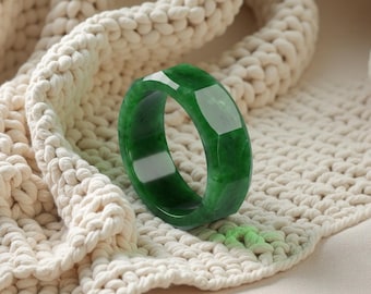 Bague à facettes en jade massif de la Colombie-Britannique de qualité supérieure - Bague géométrique en néphrite sculptée à la main - Bijoux minimalistes en pierre verte, J67