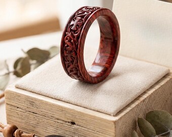 Bague en bois de cocobolo sculpté à la main, bande florale de vigne, alliance rustique, R4