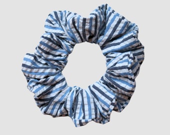 Blau gestreiftes Seersucker Oversized Scrunchie, Haar Scrunchie, Großes Scrunchie