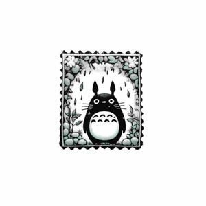K&ouml;nnte beinhalten: Eine Schwarzwei&szlig;illustration eines Comic-Charakters mit gro&szlig;en Ohren und einem runden K&ouml;rper, umgeben von gr&uuml;nen Bl&auml;ttern und Regentropfen. Die Illustration ist von einem dekorativen Rahmen umgeben.