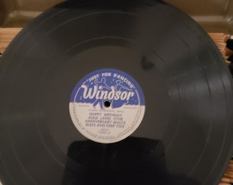 Windsor 45 record. Very rare happy birthday. Great condition, make an offer