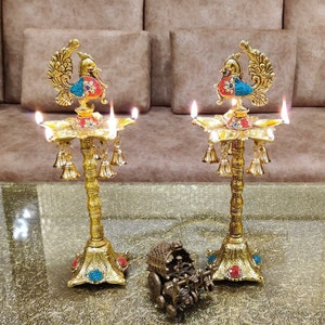 Niemiecki srebrny paw Samai Diya, prezenty Diwali, metalowe Diya, ręcznie robiona indyjska lampa naftowa Pooja, srebrna lampa Diya, Akandh 5 Wick Diya, wystrój domu