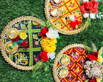 ゴータパティワークを施した手作りの装飾的なプージャターリー