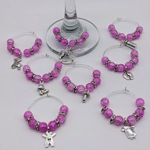 Dunkelrosa geknackt Glasperlen Baby Shower Themed Weinglas Charms Gastgeschenke Geschenke Sip-and-See - Set von 8