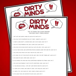Könnte beinhalten: Zwei Papierbögen mit dem Titel "DIRTY MINDS" in roten Buchstaben, mit einer roten Lippen-Grafik und Sprechblasen. Die Bögen enthalten eine Liste von Rätseln mit der Aufforderung "VERSUCHEN SIE, DIE SAUBERE ANTWORT ZU ERATEN".