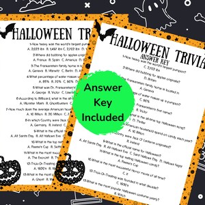Op de afbeelding: Twee Halloween trivia-bladen met een zwart-oranje rand, vleermuizen en pompoenen. De tekst bevat trivia vragen en antwoorden, met een groene cirkel met de tekst "Antwoordsleutel inbegrepen". De achtergrond is zwart met witte vormen.