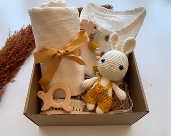 Handmade Newborn Baby Gift, Custom Neutral Baby Set, Baby Shower Gift Box,  Baby Gift Box, Gender Pregnancy Gifts, Baby Gift Outfit - Main Image