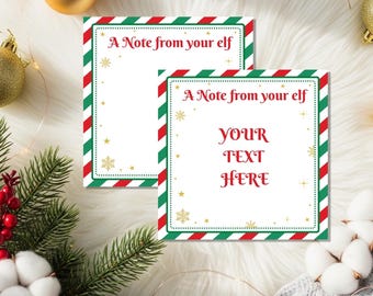 Op de afbeelding: Twee vierkante kerstnotitiekaarten met een rood, wit en groen gestreepte rand. De bovenste kaart leest "A Note from your elf" met gouden sterren en sneeuwvlokken. De onderste kaart heeft de tekst "YOUR TEXT HERE".