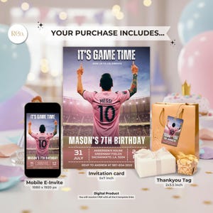 Puede incluir: Conjunto de invitaciones digitales para fiesta de cumplea&ntilde;os con un jugador de f&uacute;tbol con camiseta rosa n&uacute;mero 10. Incluye una invitaci&oacute;n m&oacute;vil, tarjeta de invitaci&oacute;n (12,7x17,8 cm) y etiqueta de agradecimiento (5,1x8,9 cm). El tema es "It's Game Time."