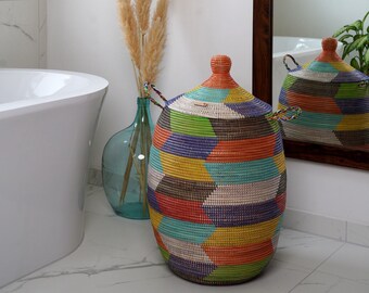 Large handwoven laundry basket Ubuntu with lid – African boho basket made of grass & recycled plastic, colorful toy basket for bathroom