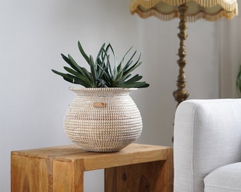 African plant basket – Kwame basket (white) – approx. 20 x 20 cm – woven from savannah grass in Africa – for plants or as a decorative basket