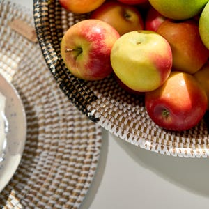 Frutero tejido – Cuenco decorativo bohemio hecho de hierba de la sabana – Frutero africano hecho a mano – Cuenco grande para fruta, pan o decoración imagen 6