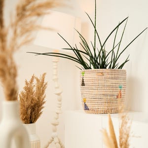 Lewru ręcznie tkany kosz na rośliny z trawy – afrykańska boho doniczka na sukulenty, kaktusy, do przechowywania w łazience i na półce, pomysł na prezent
