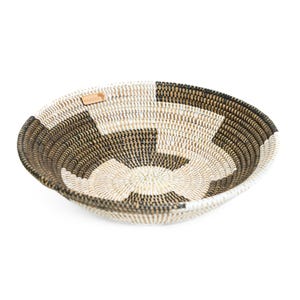 Frutero tejido – Cuenco decorativo bohemio hecho de hierba de la sabana – Frutero africano hecho a mano – Cuenco grande para fruta, pan o decoración imagen 1