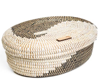 Cesta de pan tejida con tapa – Cesta de almacenamiento estilo bohemio hecha de hierba de la sabana – para la cocina, fruta o panecillos – cesta hecha a mano de África