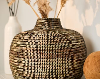 Floor vase – handwoven vase, wicker vase made of savannah grass – decorative vase for dried flowers – boho home accessory