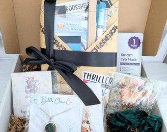 Blind date met een boekendoos voor romanlezer, horrorboek geschenkdoos, boekenclub cadeau voor haar, kies je genreboek met zelfzorgartikelen