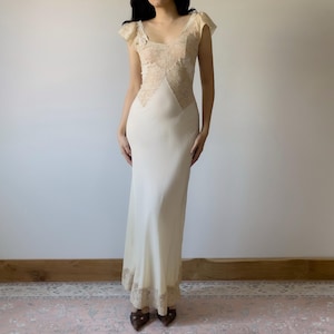 Vintage 1940s Cream Satin & Lace Nightgown (Petite)