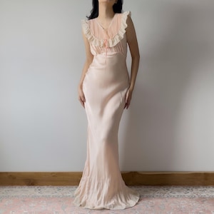 Vintage 1930s Peach Silk Nightgown (S–M)