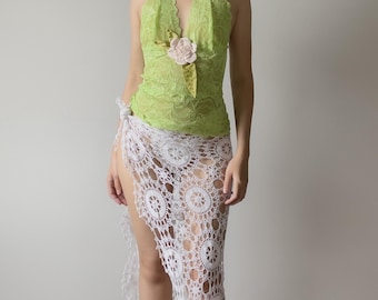 Canotta romantica Y2K verde lime in pizzo trasparente con scollo all'americana (M)