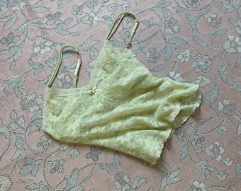 Camisola vintage de encaje de malla floral verde pastel de Victoria's Secret, años 2000 (tallas S-M)