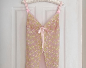 Canotta vintage in rete ricamata con fiori rosa Y2K (S–L)