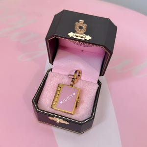 Juicy Couture Look Book Charm