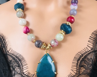 Chunky Agate Gemstone Necklace: Bold Gold-Plated Pendant