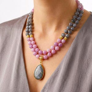 Collar de kunzita y ágata color lila: colgante artesanal para mujer, cadena chapada en oro.