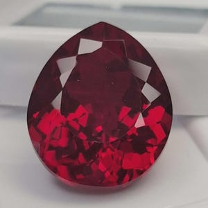 Rubí natural certificado de 7 quilates, brillante, puro, vibrante, color rojo sangre de paloma de Birmania, rubí suelto, la mejor piedra preciosa suelta en forma de pera.