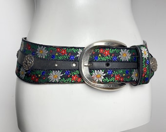 Vintage Leather Trachten Belt, Floral Embroidery, German Oktoberfest Dirndl Belt (Size 80/85)