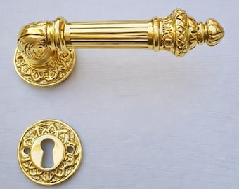 Tirador de puerta de latón macizo estilo Imperio del siglo XIX, hecho a mano en Italia, ideal para reformas.