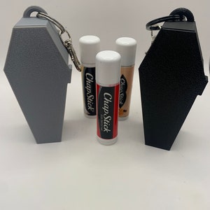 Chapstick Halter, Schlüsselbund, Sarg Schlüsselbund, Goth Schlüsselbund, Schlüsselanhänger Accessoire, Geschenk, Lippenbalsam Halter