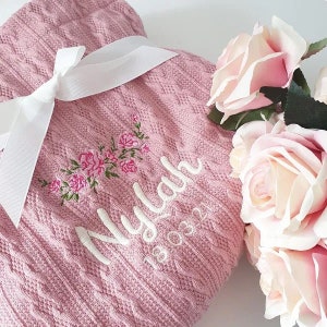 Personalised baby blanket - NAME EMBROIDERY - Cable knit wrap blanket