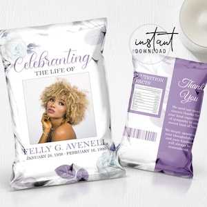 Könnte beinhalten: Ein weißer Chip-Beutel mit einem violetten Blumenmuster. Der Beutel zeigt ein Foto einer Frau mit lockigem Haar und den Text "Celebrating the Life of Felly G. Avenell January 28, 1938 - February 16, 1990". Die Rückseite des Beutels hat einen violetten Hintergrund mit dem Text "Thank You" und einer Nährwerttabelle.