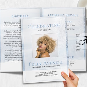 以下が含まれることがあります： 女性が巻き毛の髪をしている写真が載った青と白の葬儀プログラム。プログラムには「Felly Avenell」という名前と「1938年1月28日 - 1990年2月16日」という日付が記載されています。プログラムには「人生を祝う」と「式典の順序」というテキストも含まれています。