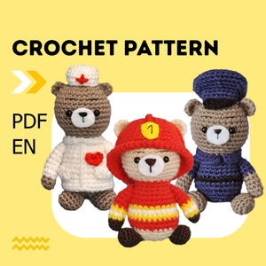Peut inclure: Patron de crochet PDF pour trois ours en peluche amigurumi. Les ours sont habillés en infirmière, pompier et policier. L'ours infirmière porte une tenue blanche avec un cœur rouge, l'ours pompier porte une tenue rouge avec des accents jaunes et l'ours policier porte une tenue bleue avec un chapeau noir.