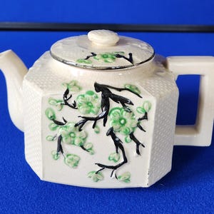 Vintage 1920s-1930s Moriyama Japanese Teapot – Octagonal, Hand-Painted Cherry Blossom Design