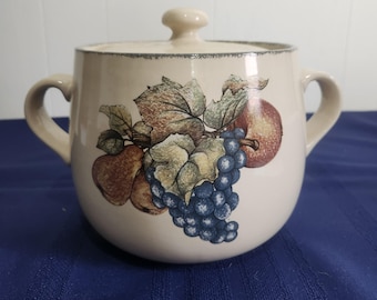 Vintage Home & Garden Party fruit pattern bean pot with lid ,round stoneware soup tureen 10"diameter 7.5"tall , 10 cups capacity.