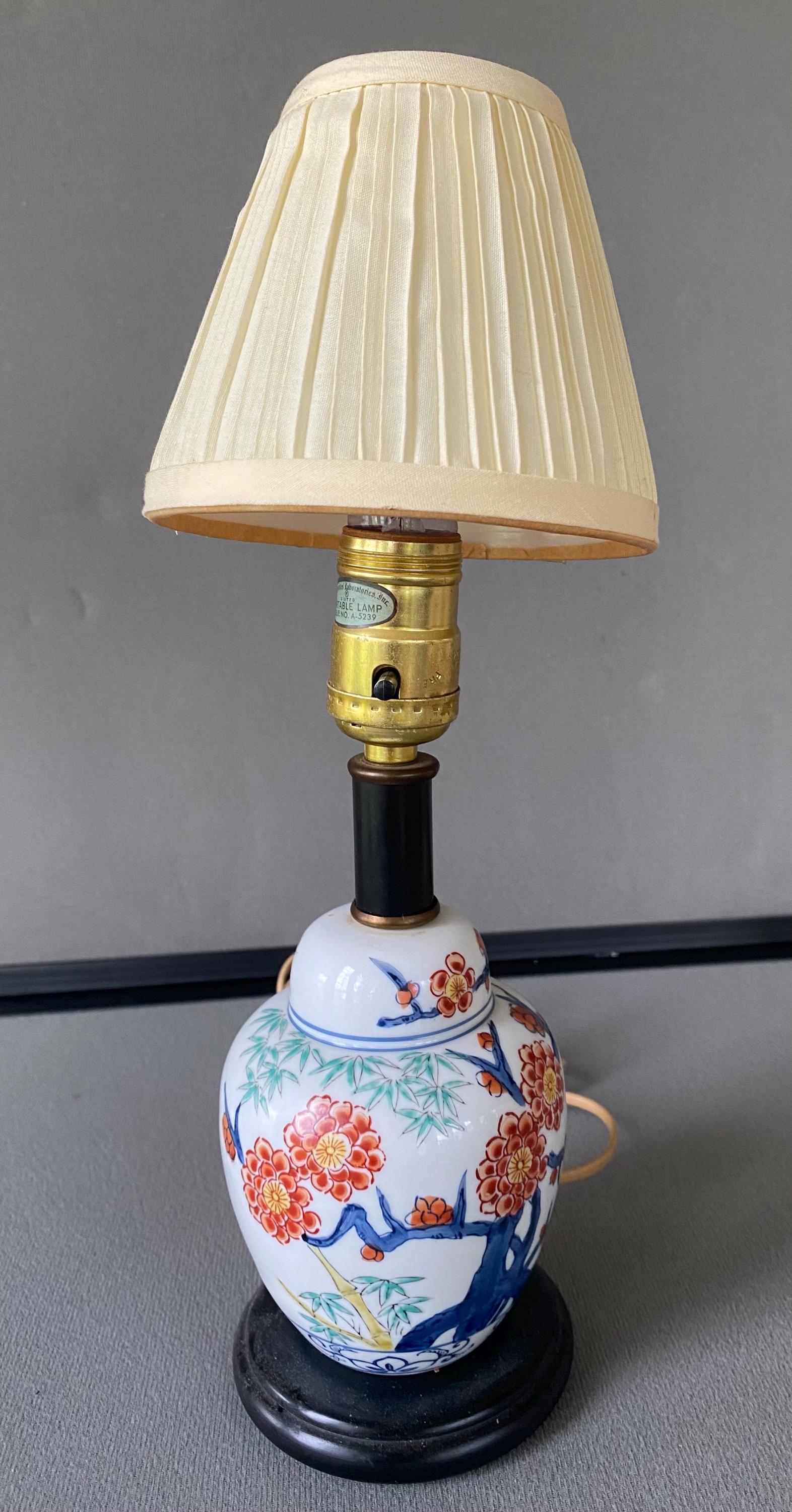 Vintage Small Imari Porcelain Table Lamp – Hand-painted  Vintage Oriental/ Asian / Imari Hand Painted Ceramic Marble Foot Table Lamp main image 0