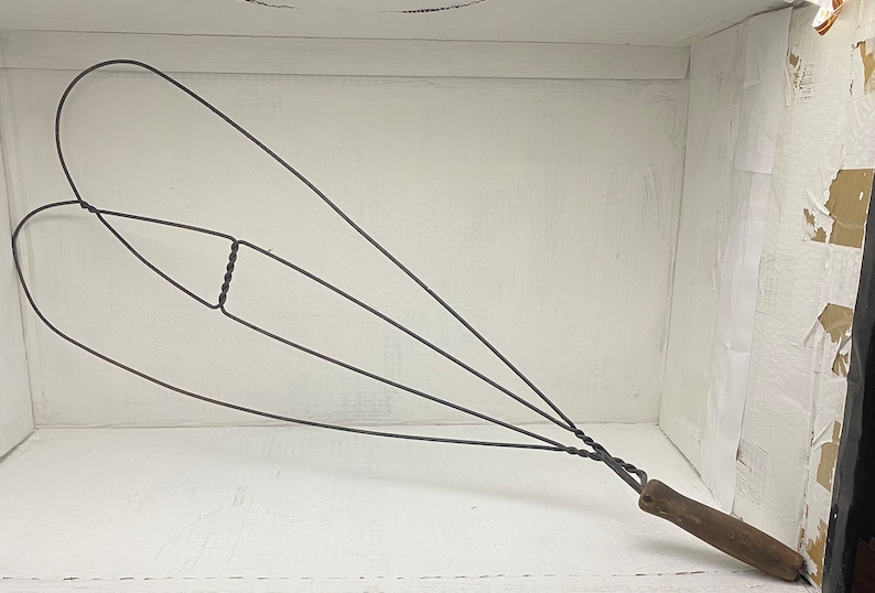 Machine Rug Beaters Antique Early 1900s Rug Beater Twisted Design With Wooden Handle ...