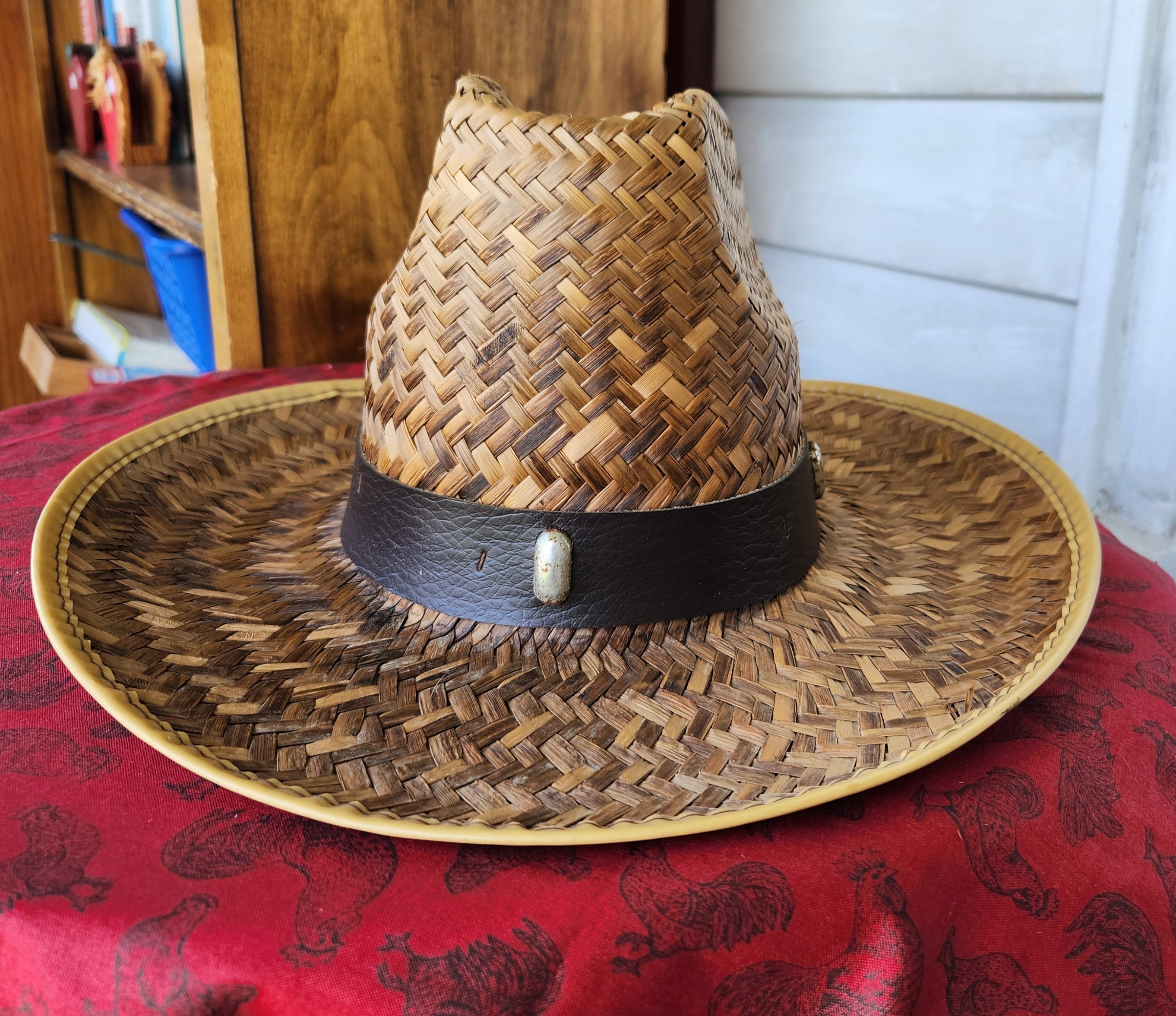 Straw Cowboy Sun Hat – Ideal for Beach, Work, and Outdoor 
