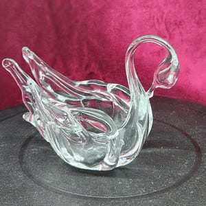 Vintage Clear Glass Swan Figurine Exquisite Hand Blown Art Piece