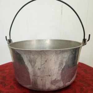 Vintage 10.25” Diameter Aluminum Cooking Pot by Household Institute - 5 Quart Capacity