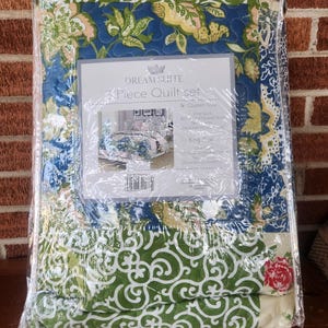 Dream Suite Bedford Quilt Set Queen 3 Piece Floral Patchwork Blue Green Reversible 86x86 Vintage Cottage Bedding RN 59827