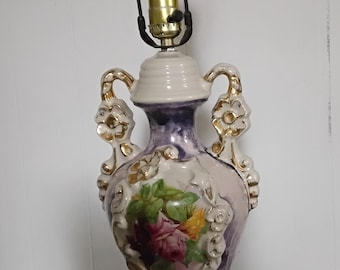 Vintage Victorian-Style Ceramic Urn Table Lamp – Hand-Painted Roses, Gold Accents, 1940s–1950s Hollywood Regency