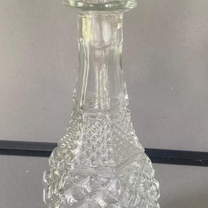 Vintage 1960s Anchor Hocking Wexford Glass Decanter – Mid Century Diamond Cut Pressed Glass Barware, Hexagonal Base, Collectible 14” Bottle